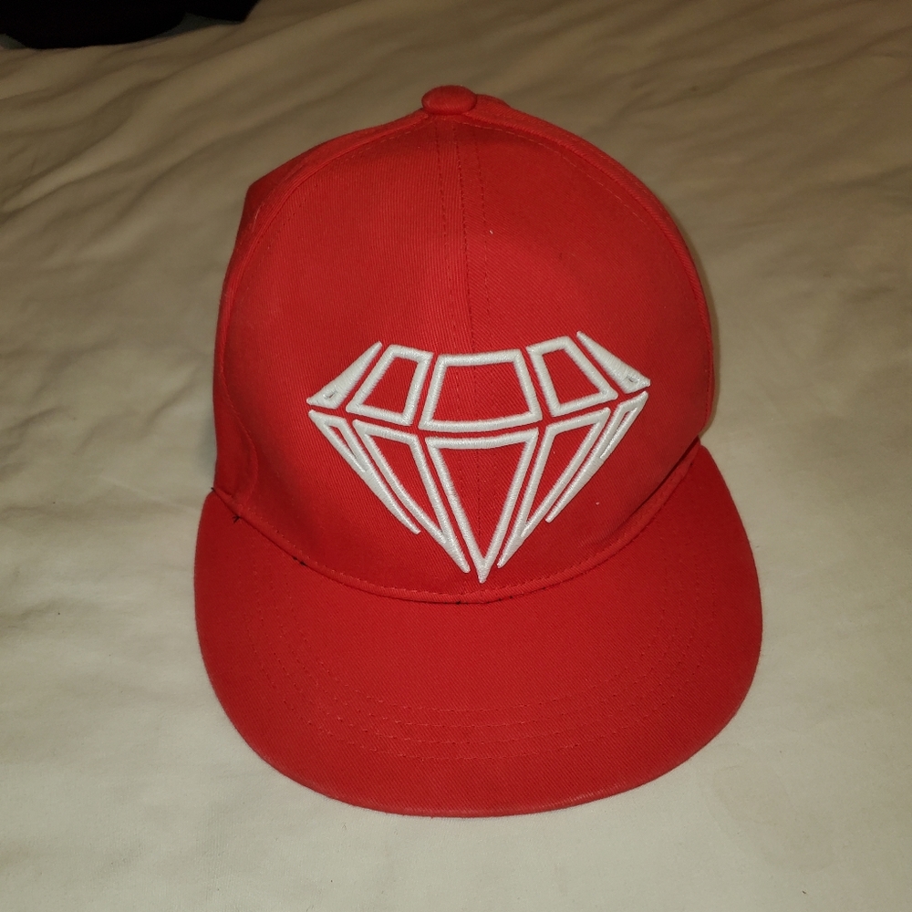 A hat - Picture 2 of 2
